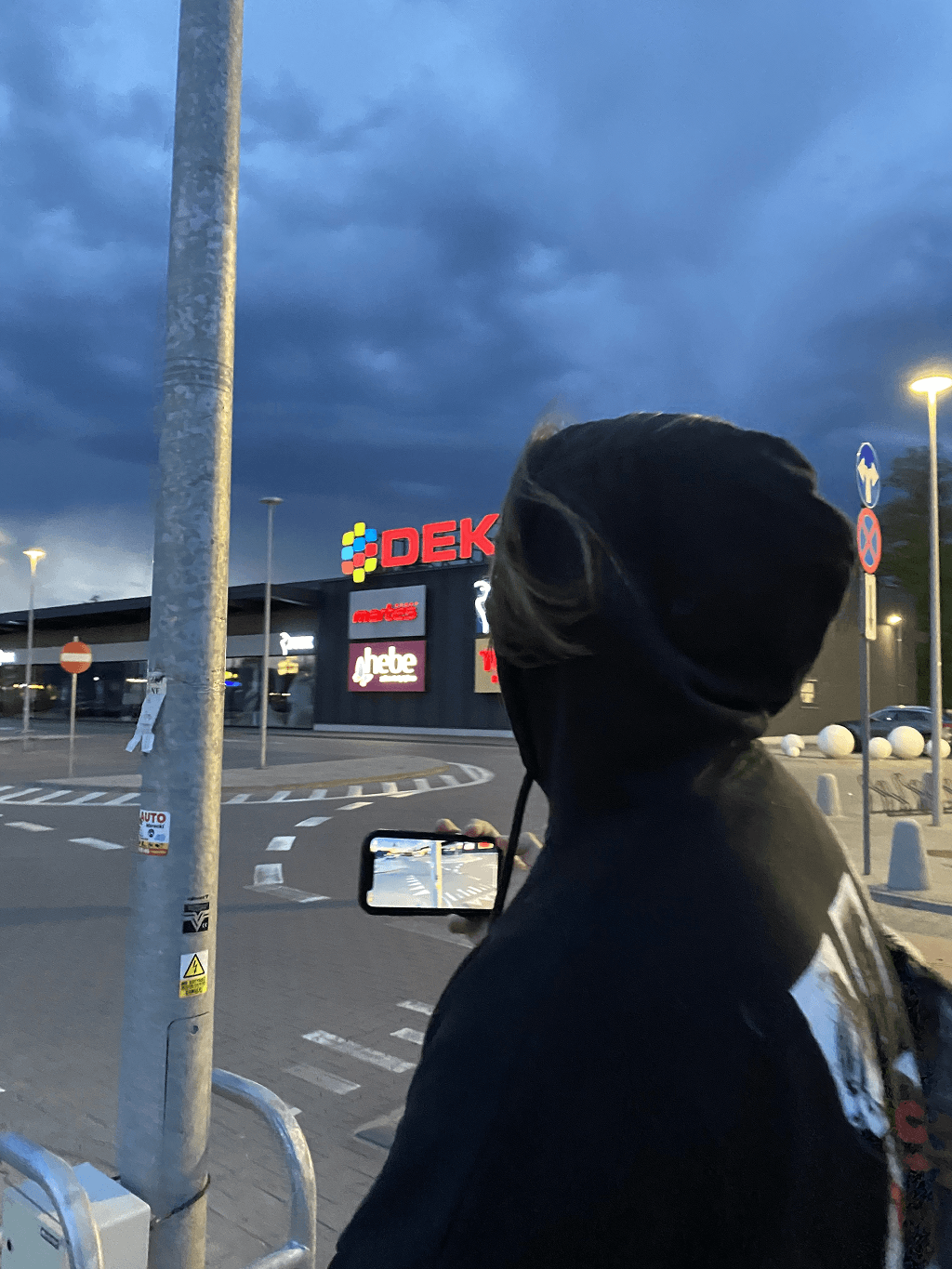 ecs1ze doing something